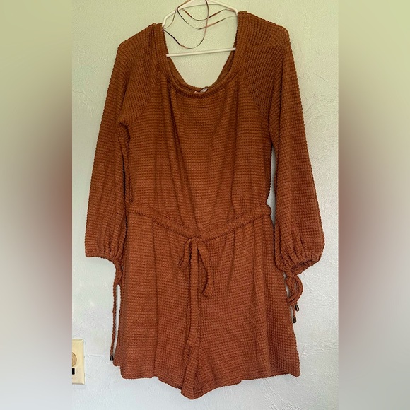 Off Shoulder Waffle Romper - Picture 1 of 4